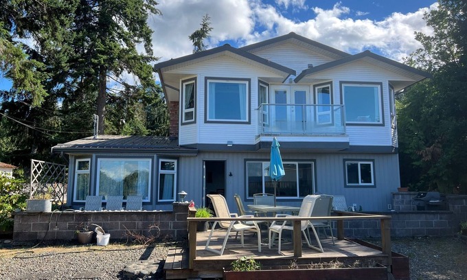 Regional District of Nanaimo Casa | Qualicum Bay Beach House