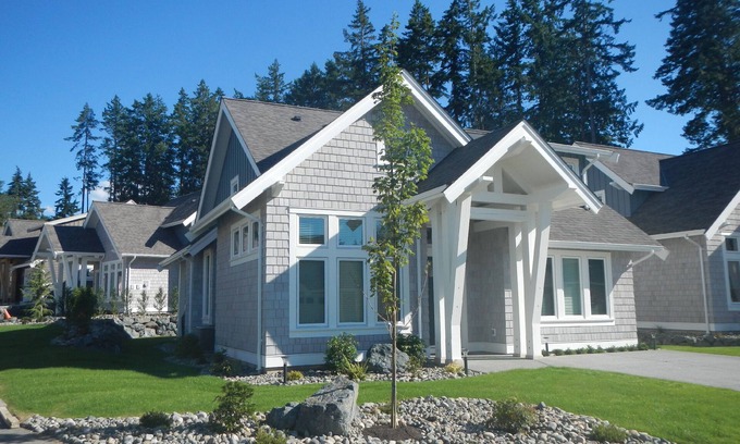 Regional District of Nanaimo Casa | Qualicum Familia Beach House & Resort cerrada frente al mar.