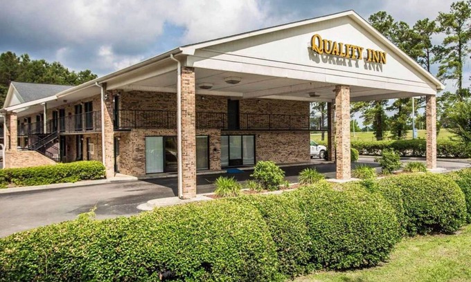 Manning Hotel | Quality Inn Manning I-95