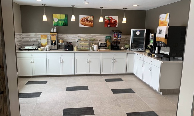 Mishawaka Hotel | Quality Inn Mishawaka - South Bend