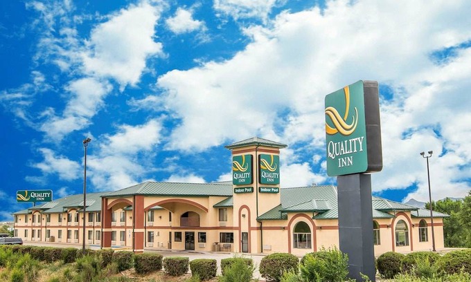 Raton Hotel | Quality Inn Raton