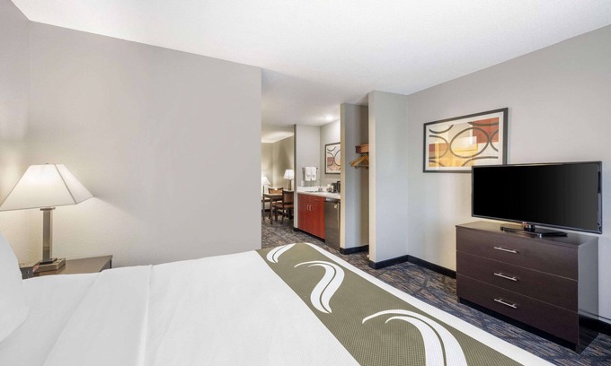 Lincoln Hotel | Quality Inn & Suites Lincoln North