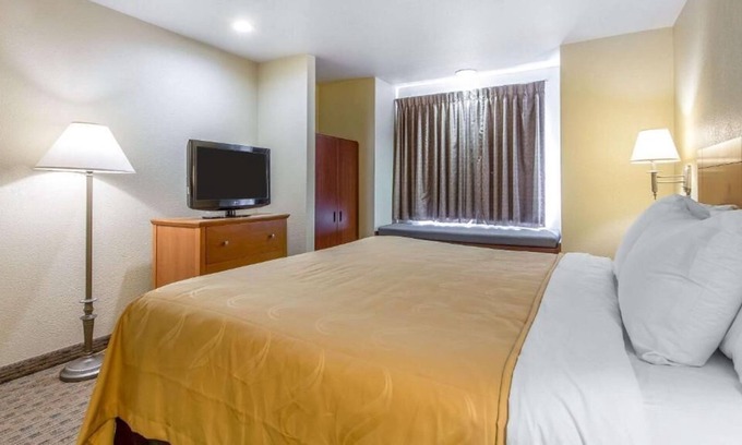 Santa Rosa Hotel | Quality Inn & Suites Wine Country