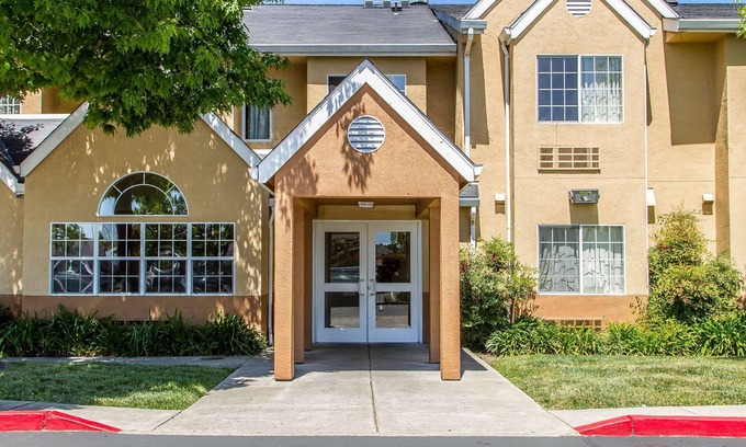 Santa Rosa Hotel | Quality Inn & Suites
