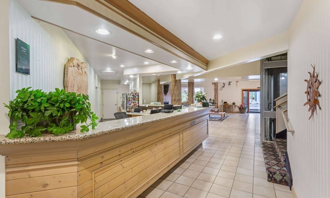 Moab Hotel | Quality Suites Moab near Arches National Park
