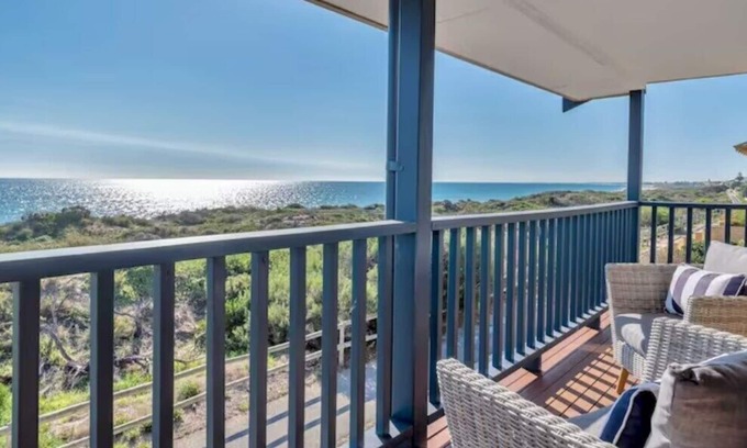 Silver Sands Apartamento | Quamby on the Beach - Oceanfront, 4bed Townhouse