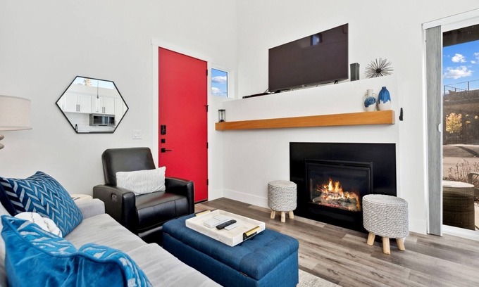 Whitefish Casa | Quarry A17 - Stunning Quarry 2BD 2 BA unit! Sleeps 6! Communal Pool, Hot Tub,