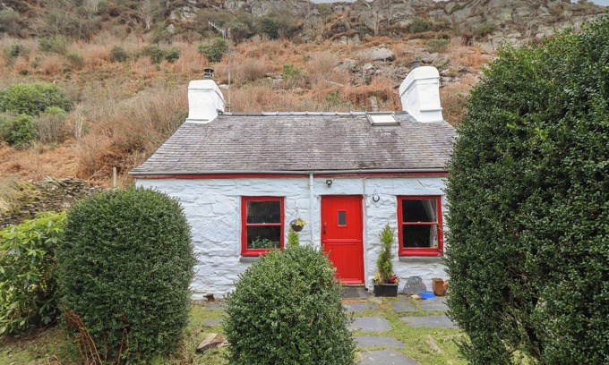 Tanygrisiau Cabaña | QUARRY COTTAGE, pet friendly, with open fire in Blaenau Ffestiniog