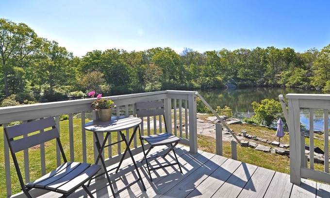Gloucester Casa | Quarryman’s Cottage: 1bd, 1 bth PRIVATE QUARRY: DOG friendly