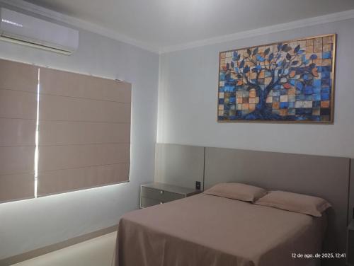 Sinop Apartamento | Quarto com ar e banheiro estacionamento e Wi-Fi