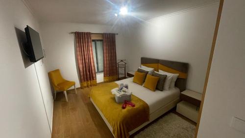 Palhais Casa | Quarto com wc privado, cozinha e sala
