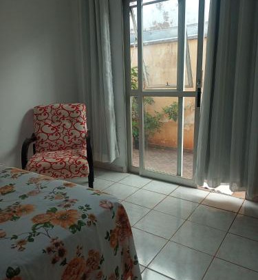 Jau Casa | Quarto Privado com Banheiro Compartilhado