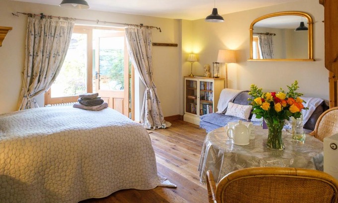 Thetford Apartamento | Quavers Rest - a quintessential little home & hot tub available !