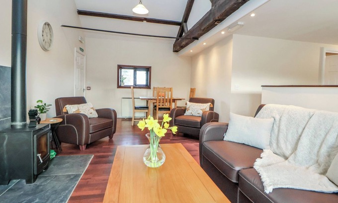 Nantwich Cabaña | QUAYSIDE APARTMENT, pet friendly in Nantwich