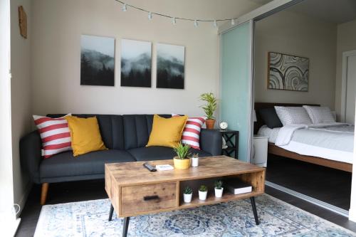 Lower Queen Anne Apartamento | Queen Anne Abode - 1 Block from CPA! - Free Parking!