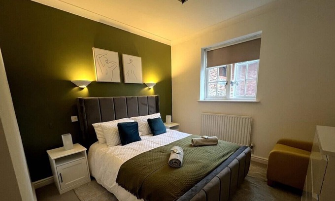 Abingdon Casa | Queen Anne Court By Prescott Apartments