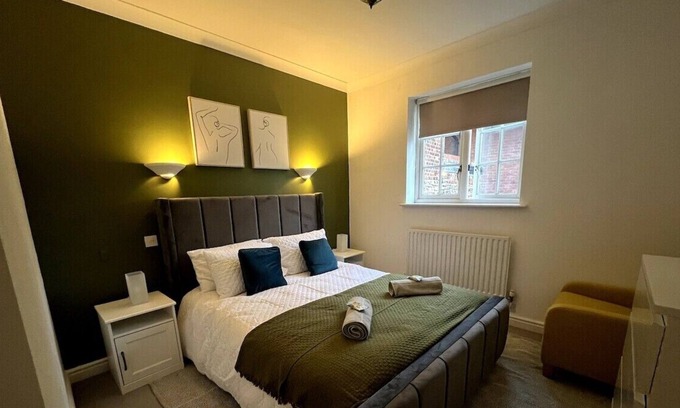 Abingdon Casa | Queen Anne Court By Prescott Apartments