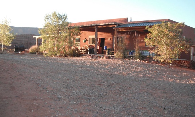 Moab Cabina | Base Camp Adventure Lodge, Queen en el porche delantero