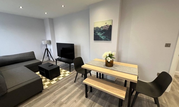 Abingdon Apartamento | Queen Apartment | 7 Guests | High Spec | En-Suites