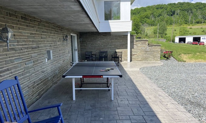 Wellsboro Cabina | Queen BDR w/ Amenities | Close to Town + Trails