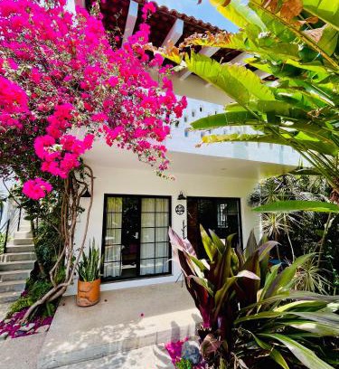 San Francisco Apartamento | Queen Bed, Full Kitchen, Air Conditioning, Pool, Fast Wifi - Mar at Casa Calavera