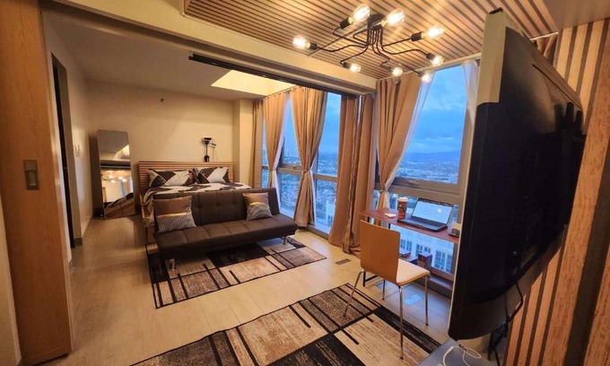 Bagumbayan Apartamento | Queen Bed, Sauna, Gym & Captivating Views