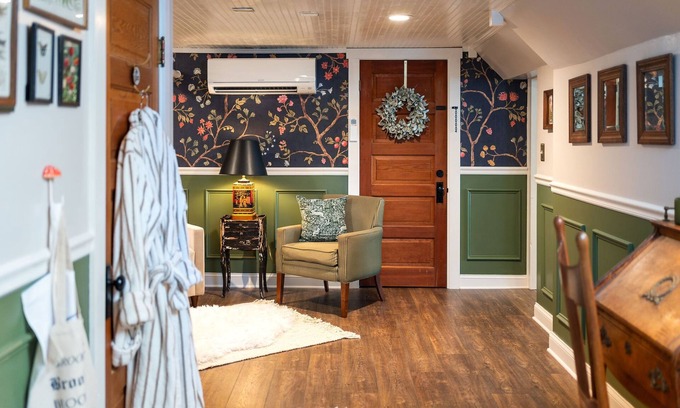 Staunton Apartamento | Queen City Hideaway - walk downtown, newly reno, classic, and cozy with views!