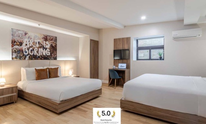 Gay Village Hotel | Queen Duo – Heart of Montreal