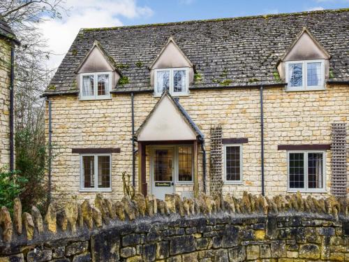 Winchcombe Casa | Queen Mary