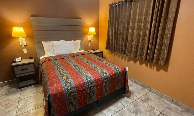 Victorville Casa | Queen Non Smoking at New Corral Motel