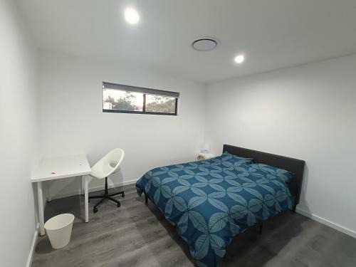 Guildford Casa | Queen Room in Spacious, Modern House - NR3