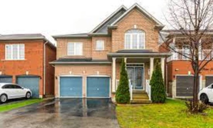 Brampton Casa | Queen Room near Toronto Pearson Airport