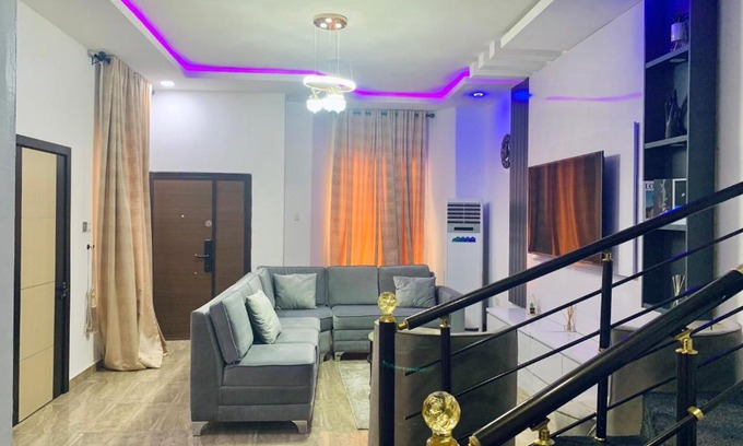 Ofin Casa | Queen's Luxury Apartment