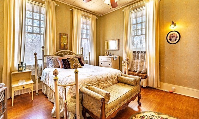 Gainesville Cama Y Desayuno | Queen Size Suite with a shared Hallway Bath