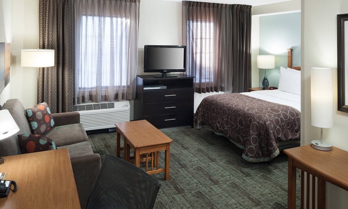 Tougaloo Apartamento | Queen Studio Near IBM. Free Breakfast. Pool. Gym.