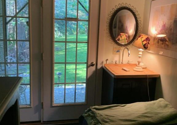 Boothbay Apartamento | Queen studio, private entrance & free parking