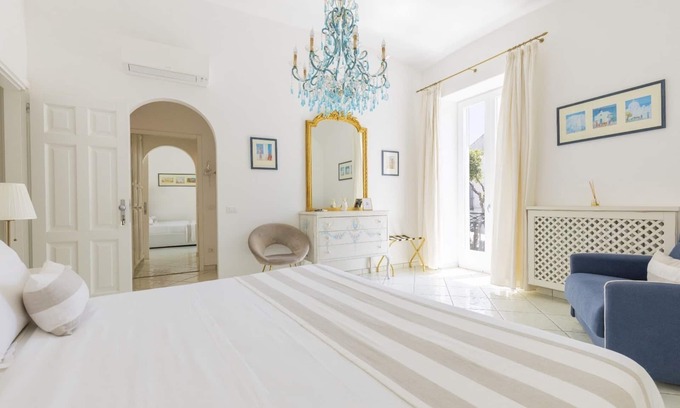 Forio Casa | Queen Suite