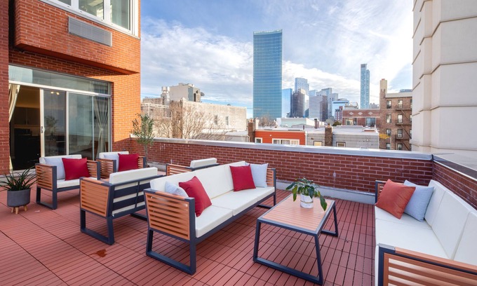 Queens Casa | Queen Suite with Private Patio - Boutique Family-Owned Gem Near Manhattan