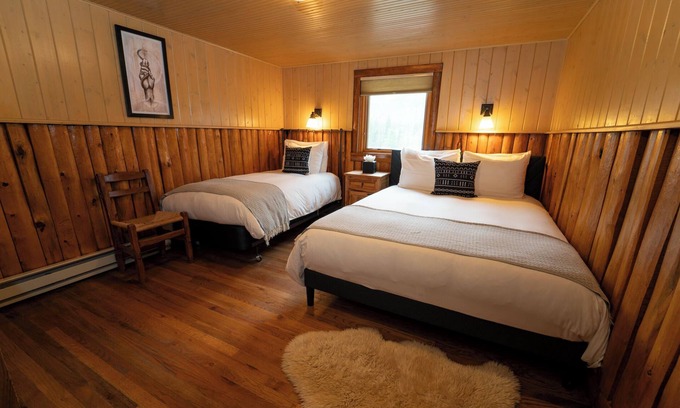 Pitkin County Casa | Queen + Twin Room Beyul Retreat