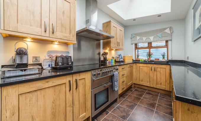 Peel Cabaña | Queenie Cottage - A charming retreat tucked away in the heart of Peel, Isle of Man.