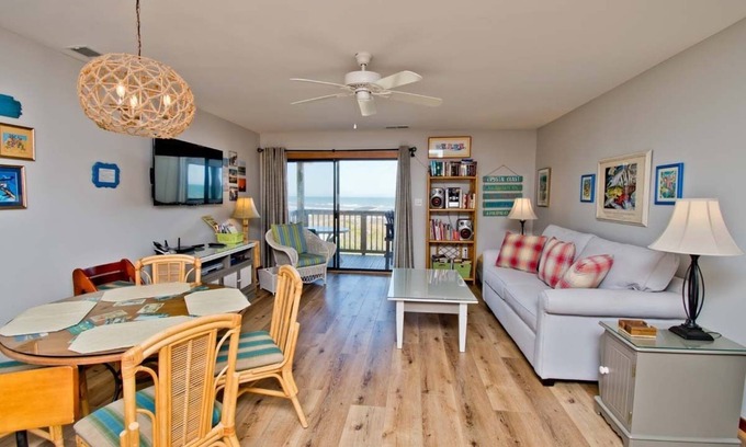 Emerald Isle Condominio | Queens Court 1203, Oceanfront Condo in Emerald Isle, NC!