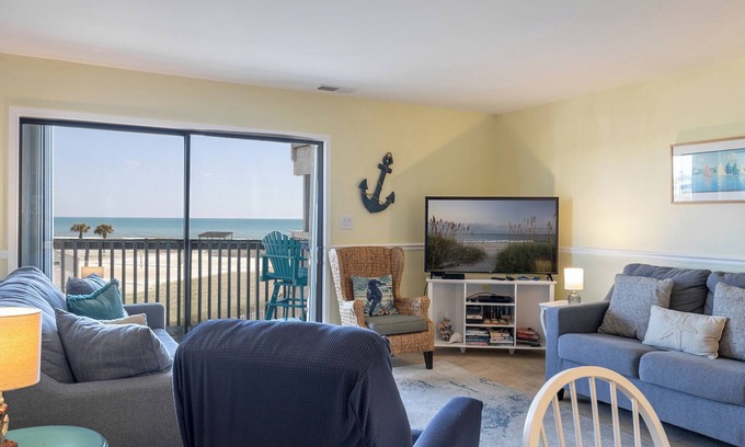 Emerald Isle Condominio | Queens Court 3102, Almost Oceanfront Condo in Emerald Isle, NC!