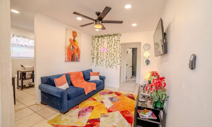 Overtown Condominio | Queens Cozy Condo near Downtown/Airport with WiFi, AC in charming Miami