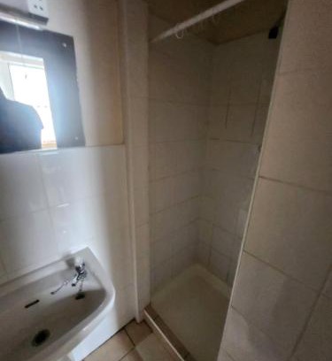 Beeston Casa | Queens Guest house