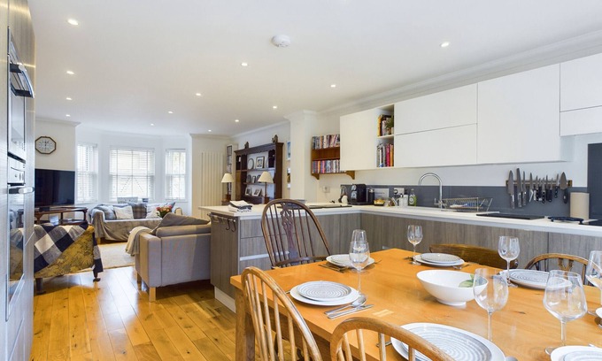 Ryde Chalet De Esquí | Queens Mews a coastal holiday home