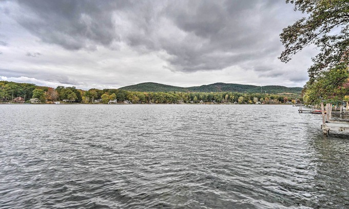 Queensbury Cabina | Queensbury Lake House w/ Private Dock Access!