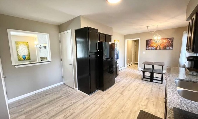Queensbury Casa | 🌞 Queensbury Sunlit Getaway: 3-Bedroom Retreat 🌿