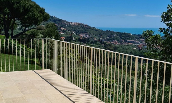 Pugliola Casa | Quercia: 2 BDR, Aicondo, Seaview, Pool, Tennis, plus Private Parking in Lerici!