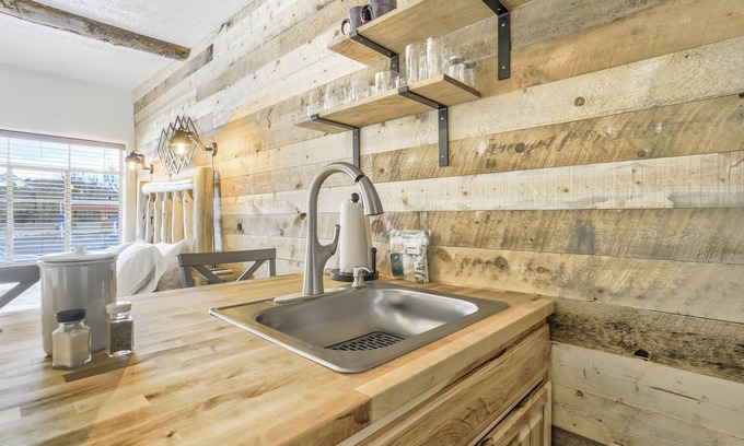 West Colorado Springs Casa | Quest Rest - Unit 7