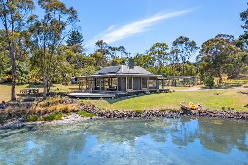 Barnes Bay Casa | 'Questa' Heritage Cottage